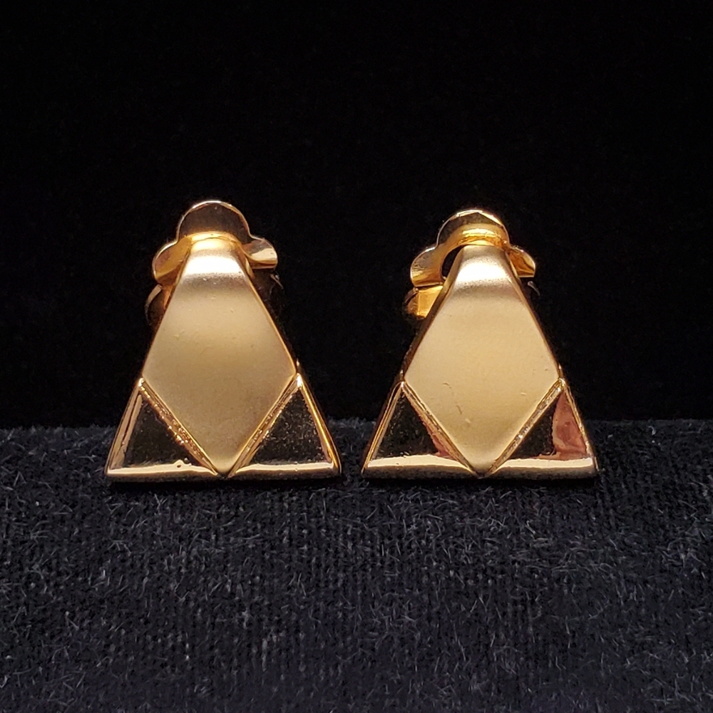 Unsigned Yellow Gold Tone Polished & Matte Finish Triangle Clip-On Earrings